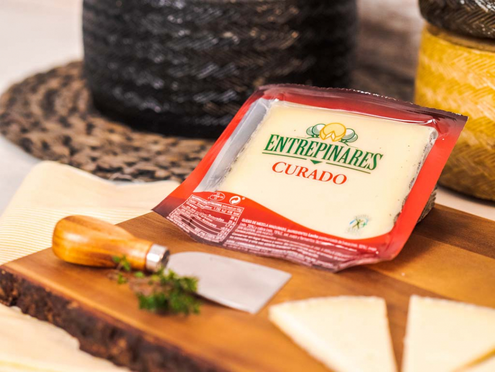 Сыр    выдержанный Entrepinares Curado 330 грамм